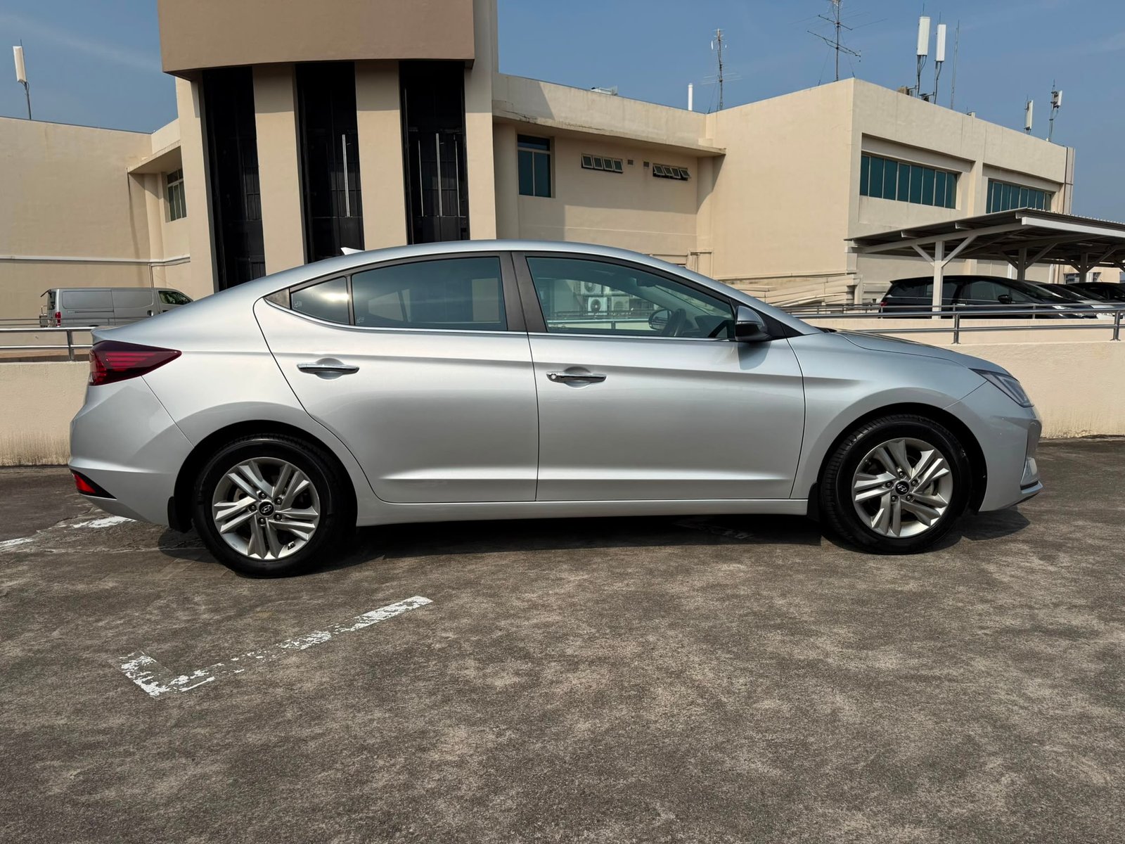 Hyundai Avante 1.6 GLS photo 4